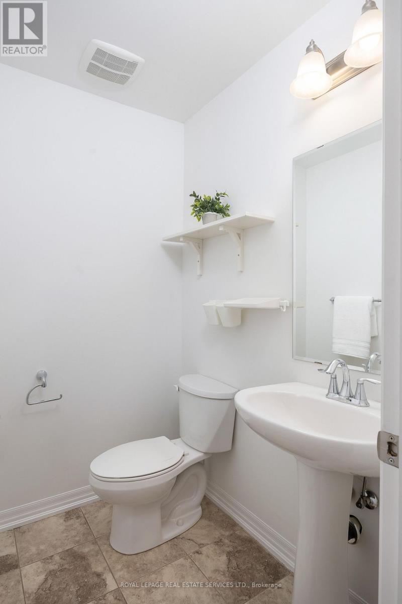 












242 BETSY DRIVE

,
Oakville,




Ontario
L6M0V3

