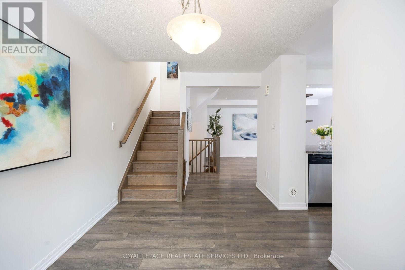 












242 BETSY DRIVE

,
Oakville,




Ontario
L6M0V3

