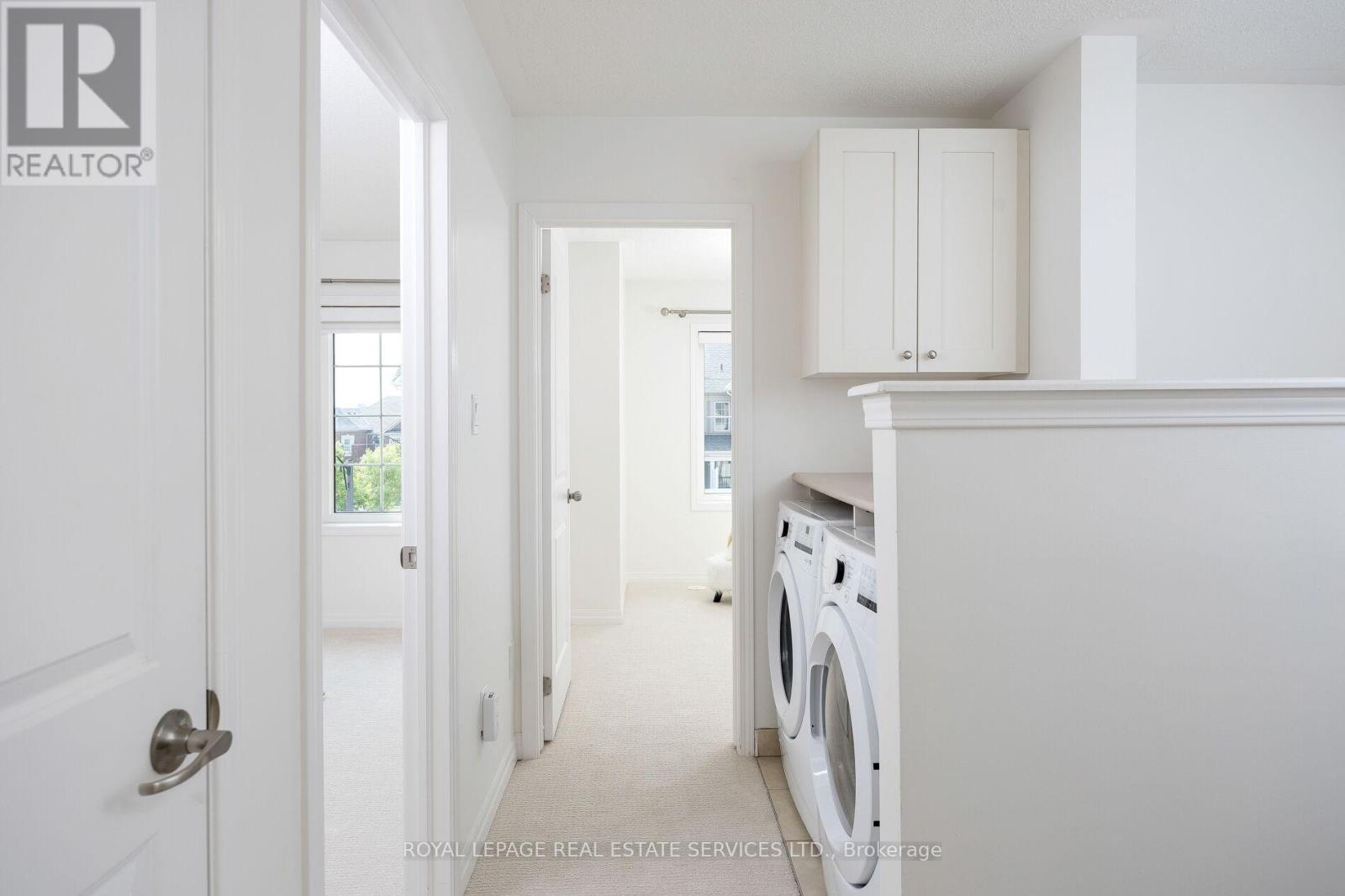 












242 BETSY DRIVE

,
Oakville,




Ontario
L6M0V3

