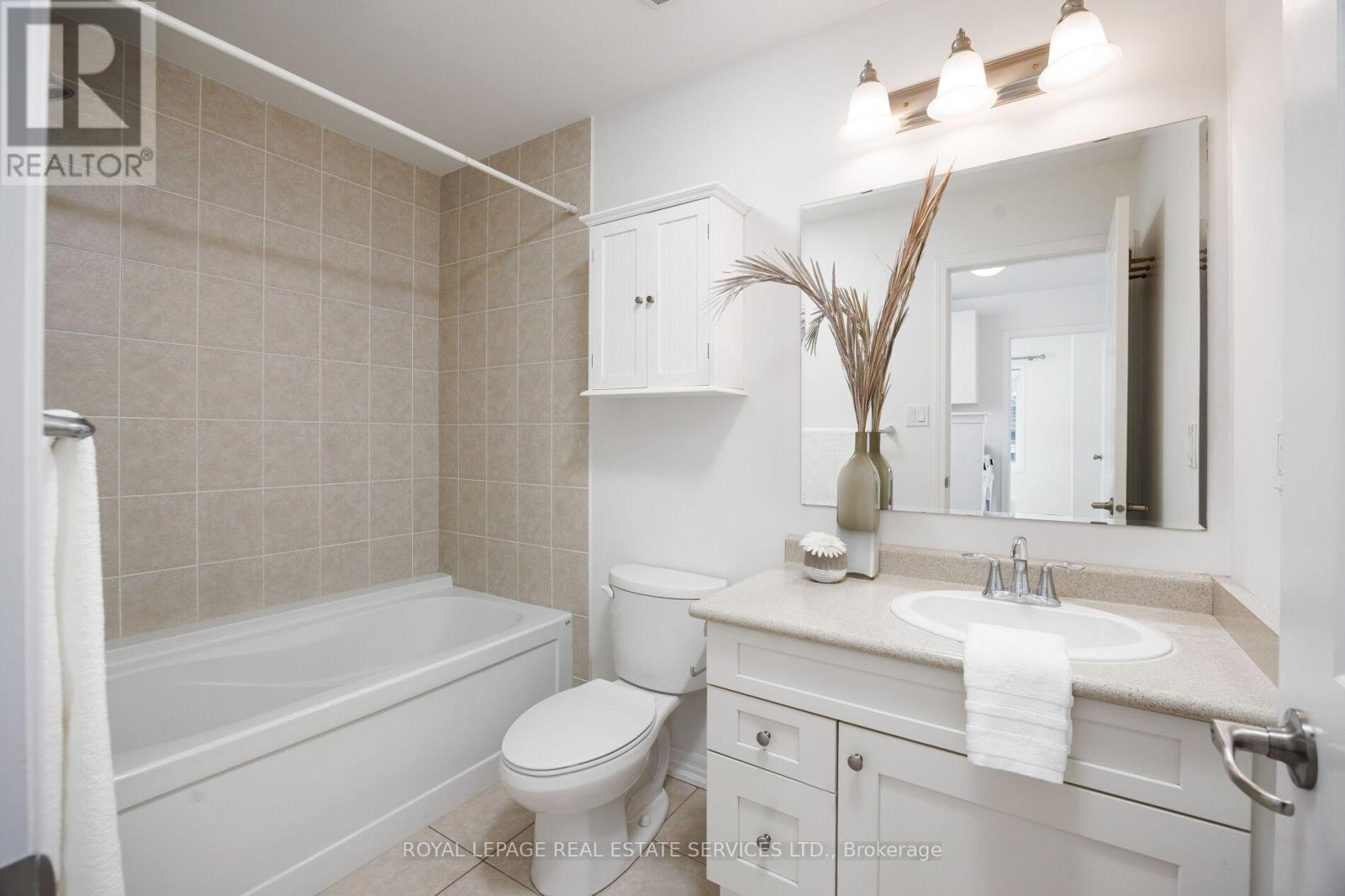 












242 BETSY DRIVE

,
Oakville,




Ontario
L6M0V3

