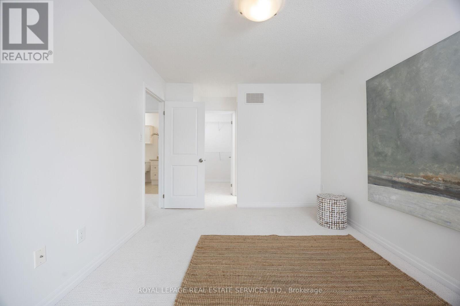 












242 BETSY DRIVE

,
Oakville,




Ontario
L6M0V3

