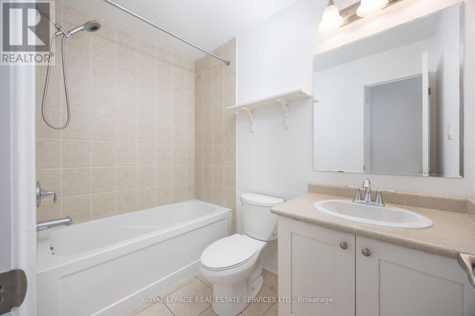 












242 BETSY DRIVE

,
Oakville,




Ontario
L6M0V3

