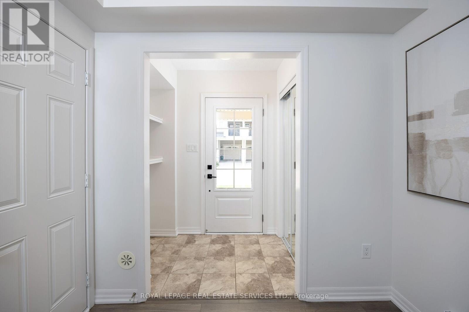 












242 BETSY DRIVE

,
Oakville,




Ontario
L6M0V3

