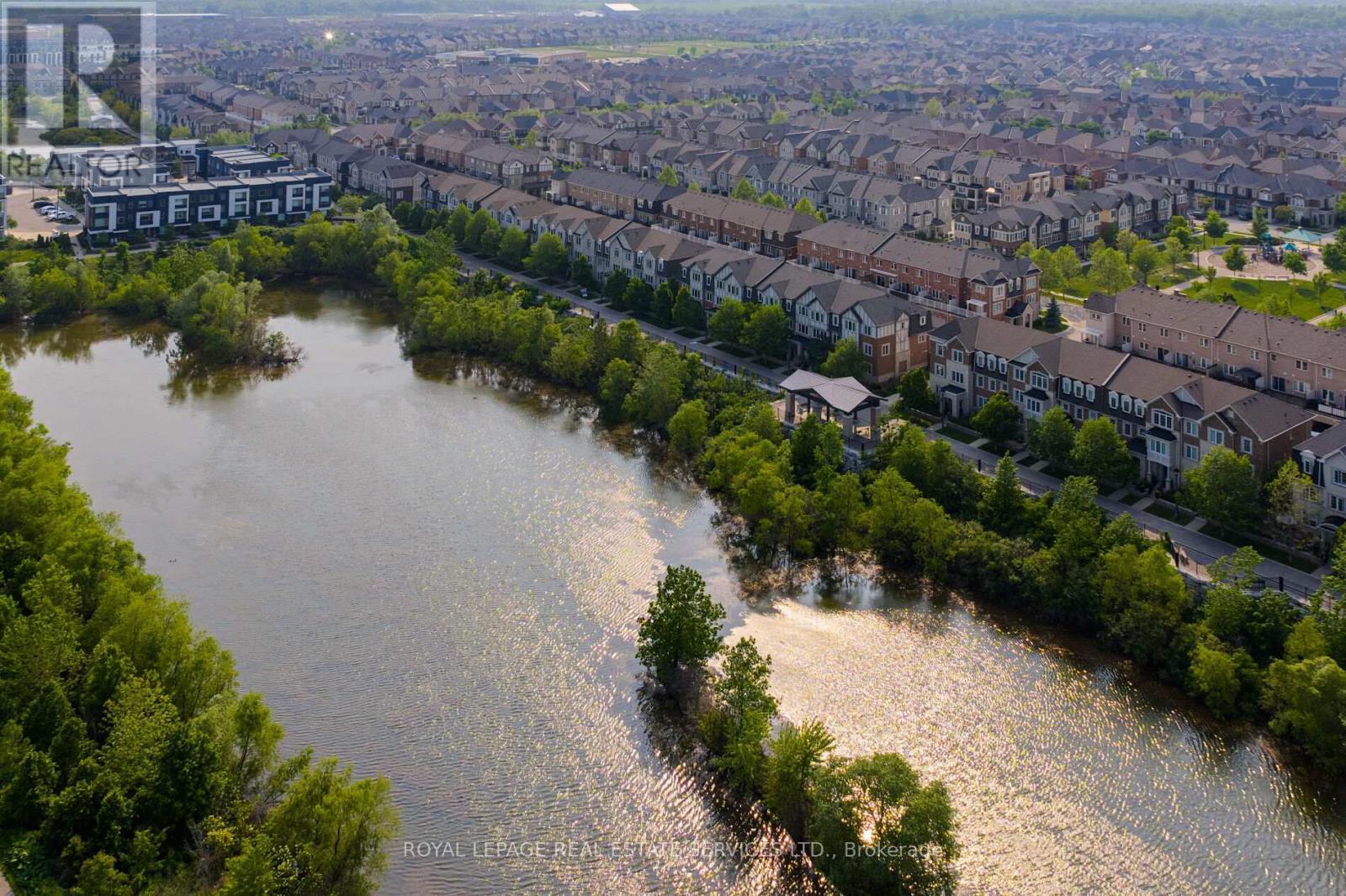 












242 BETSY DRIVE

,
Oakville,




Ontario
L6M0V3

