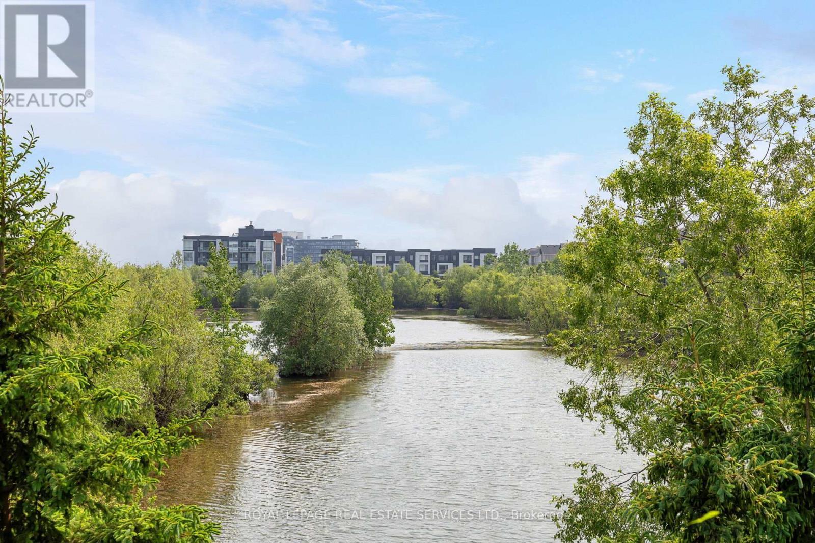 












242 BETSY DRIVE

,
Oakville,




Ontario
L6M0V3


