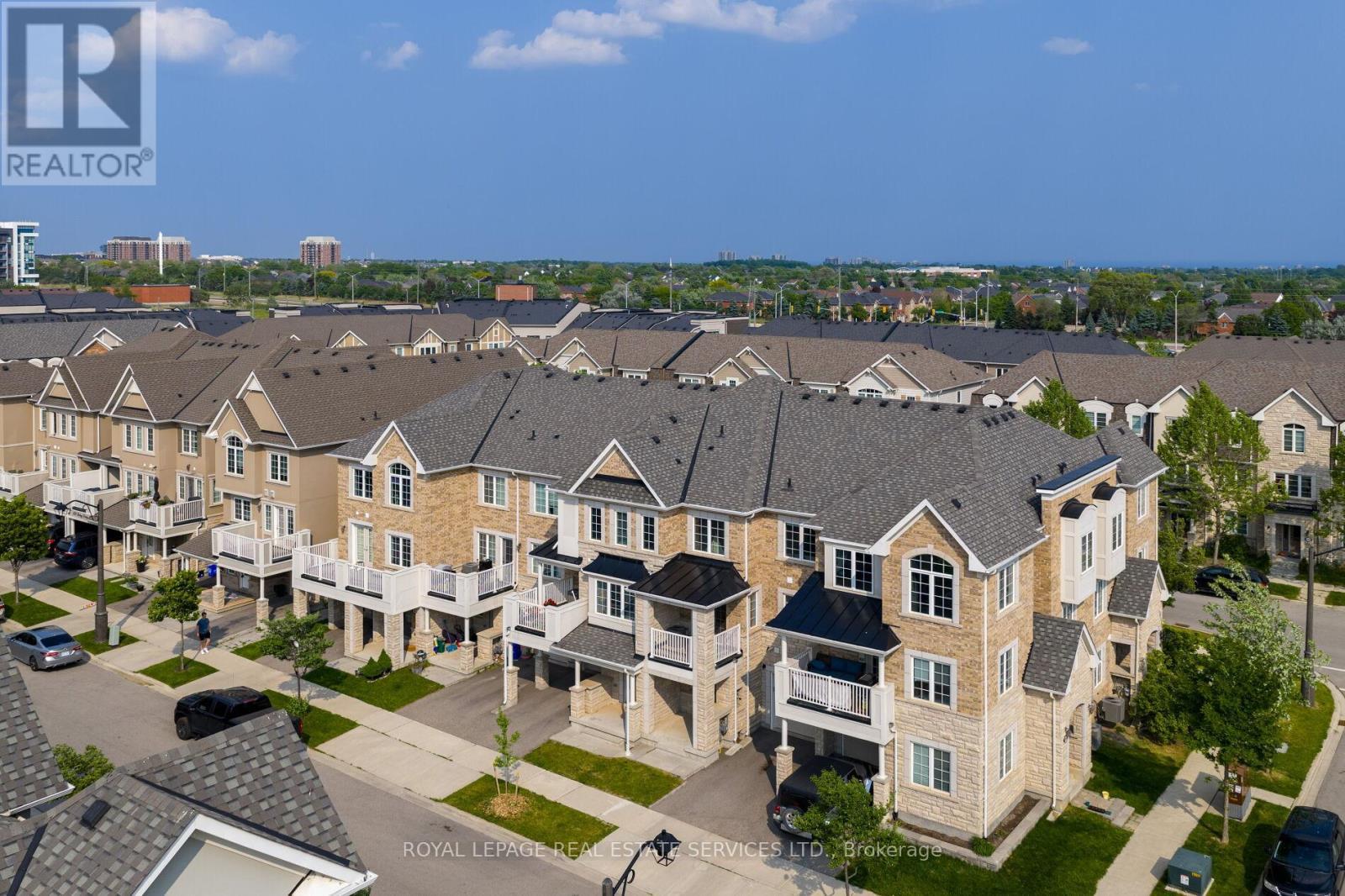












242 BETSY DRIVE

,
Oakville,




Ontario
L6M0V3

