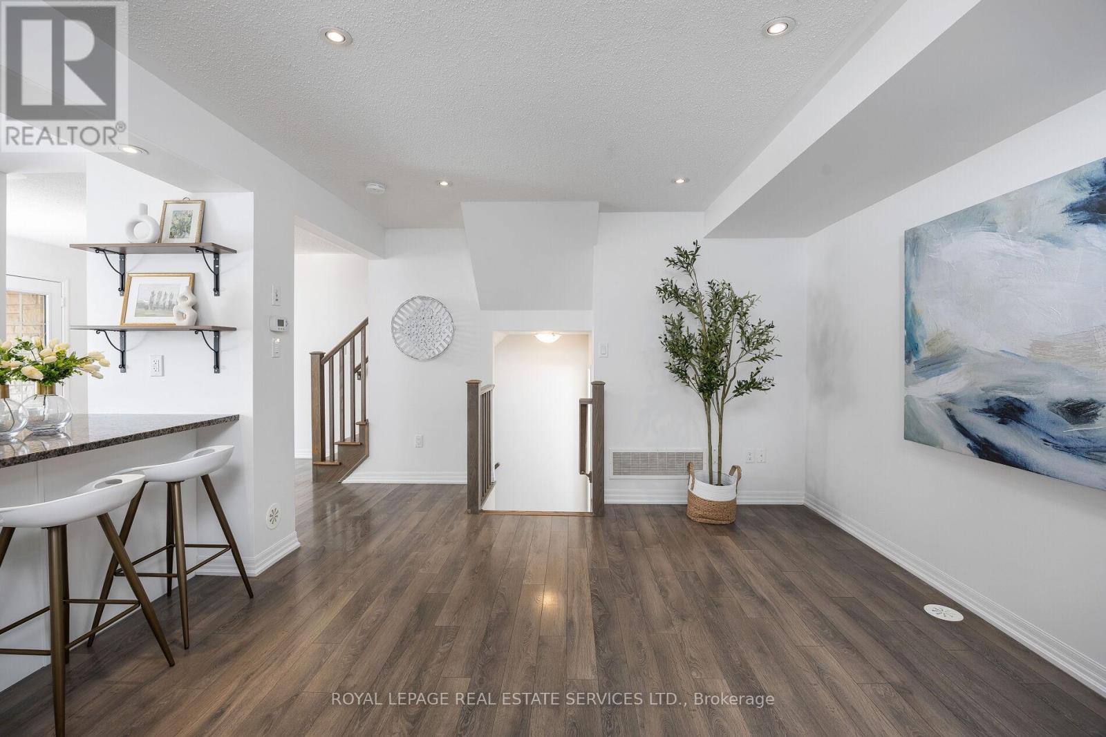 












242 BETSY DRIVE

,
Oakville,




Ontario
L6M0V3

