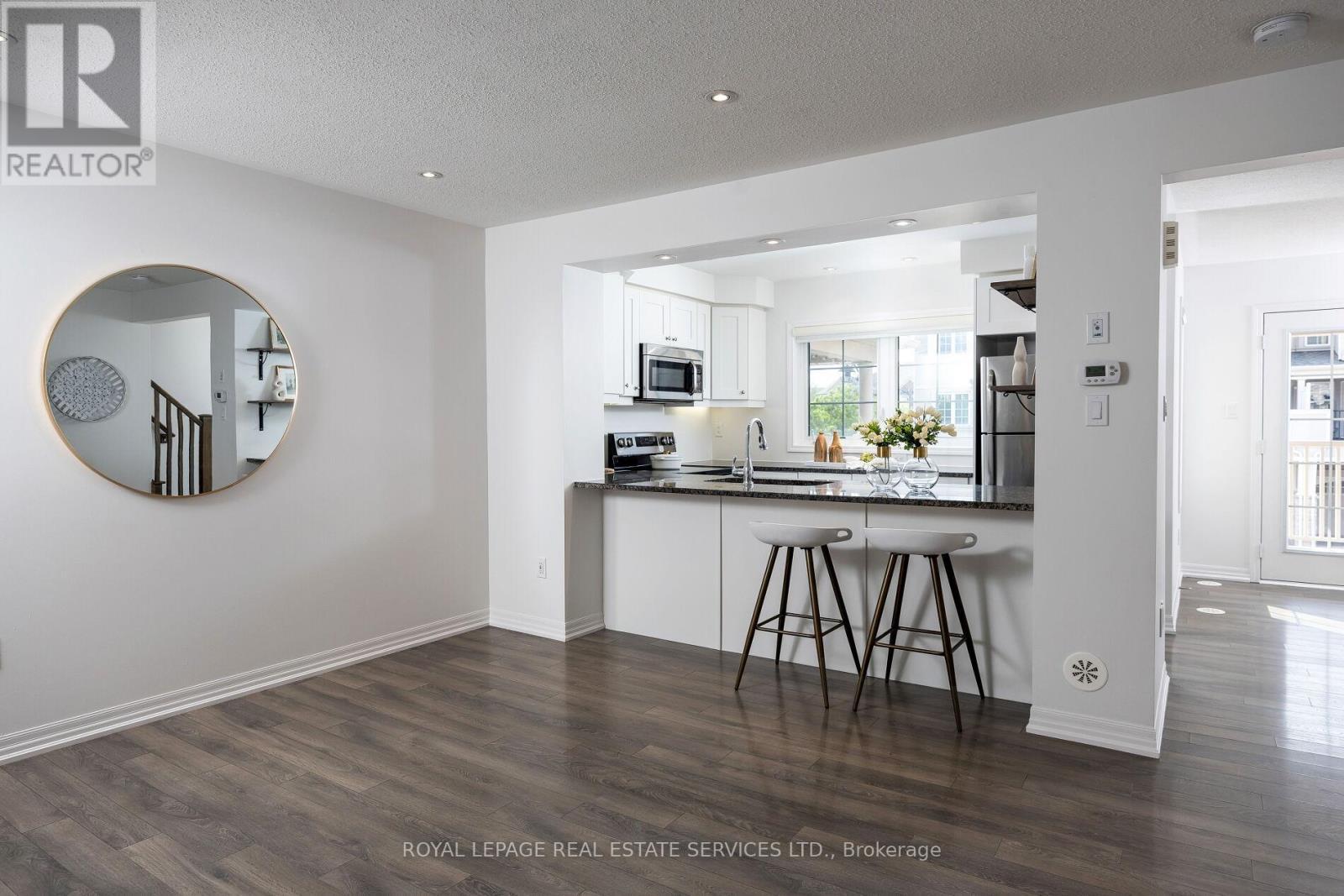 












242 BETSY DRIVE

,
Oakville,




Ontario
L6M0V3

