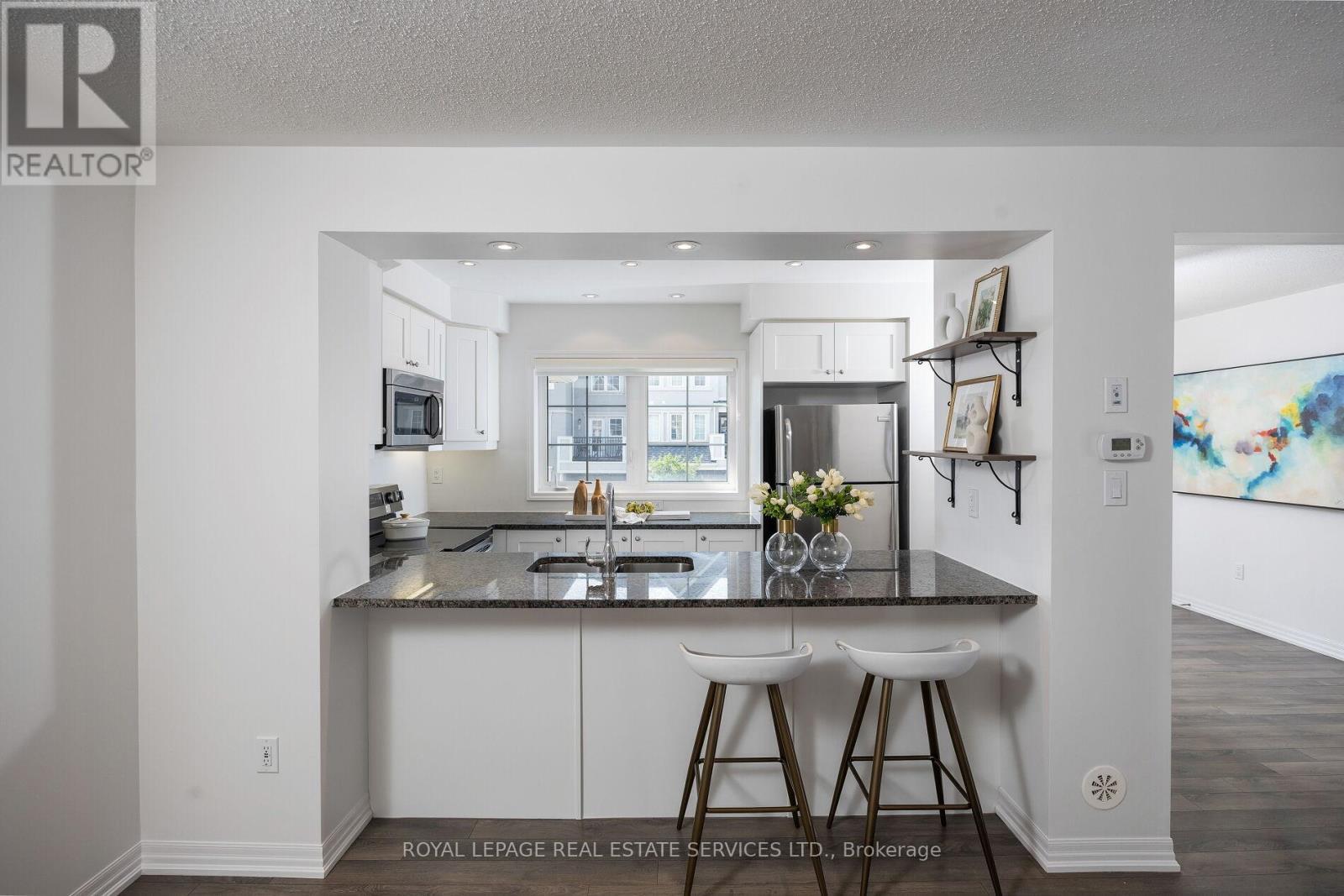 












242 BETSY DRIVE

,
Oakville,




Ontario
L6M0V3

