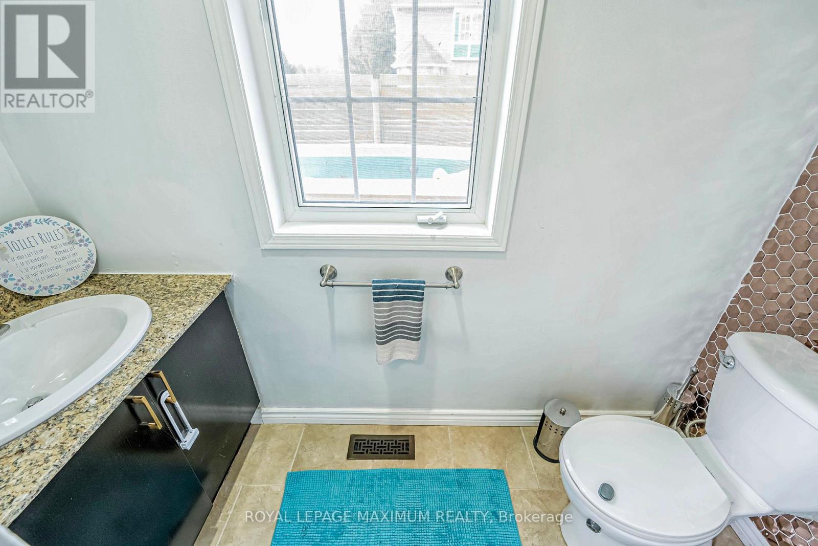 












21 PIONEER AVENUE

,
Toronto,




Ontario
M6M5H8

