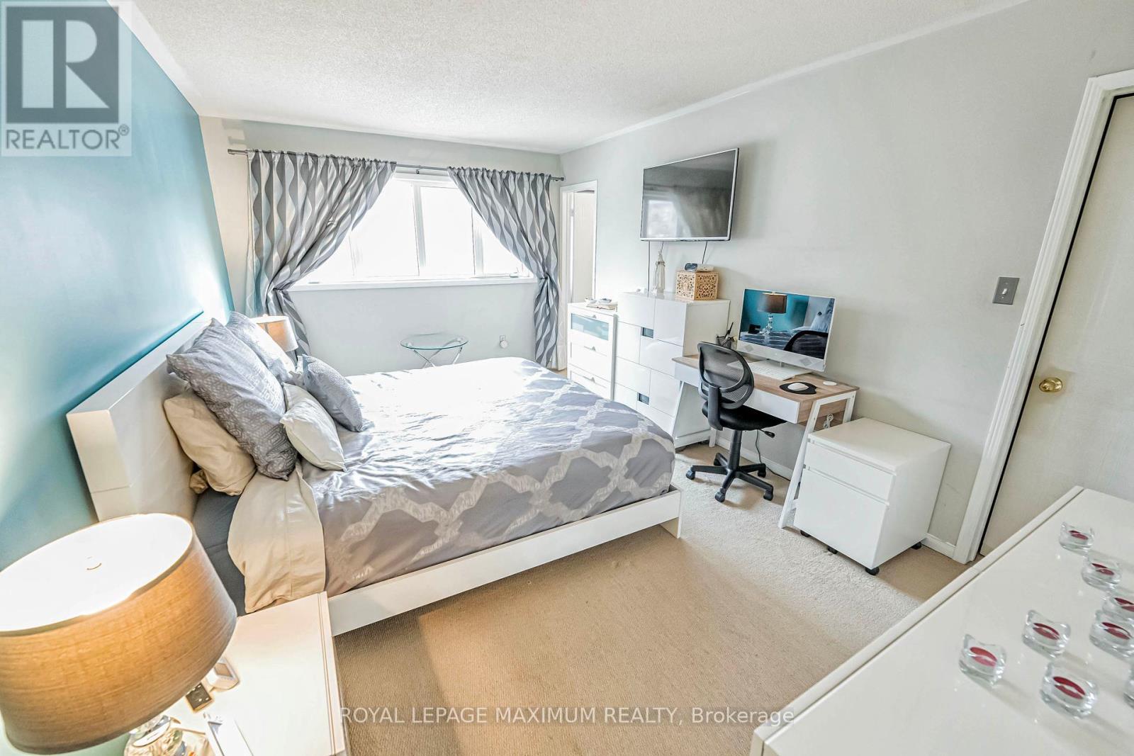 












21 PIONEER AVENUE

,
Toronto,




Ontario
M6M5H8

