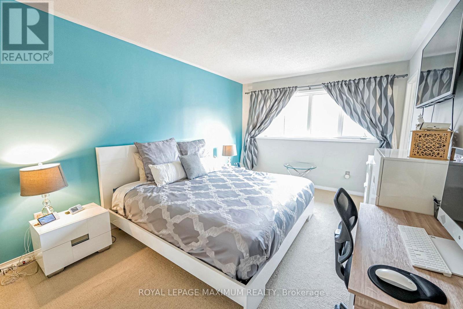 












21 PIONEER AVENUE

,
Toronto,




Ontario
M6M5H8

