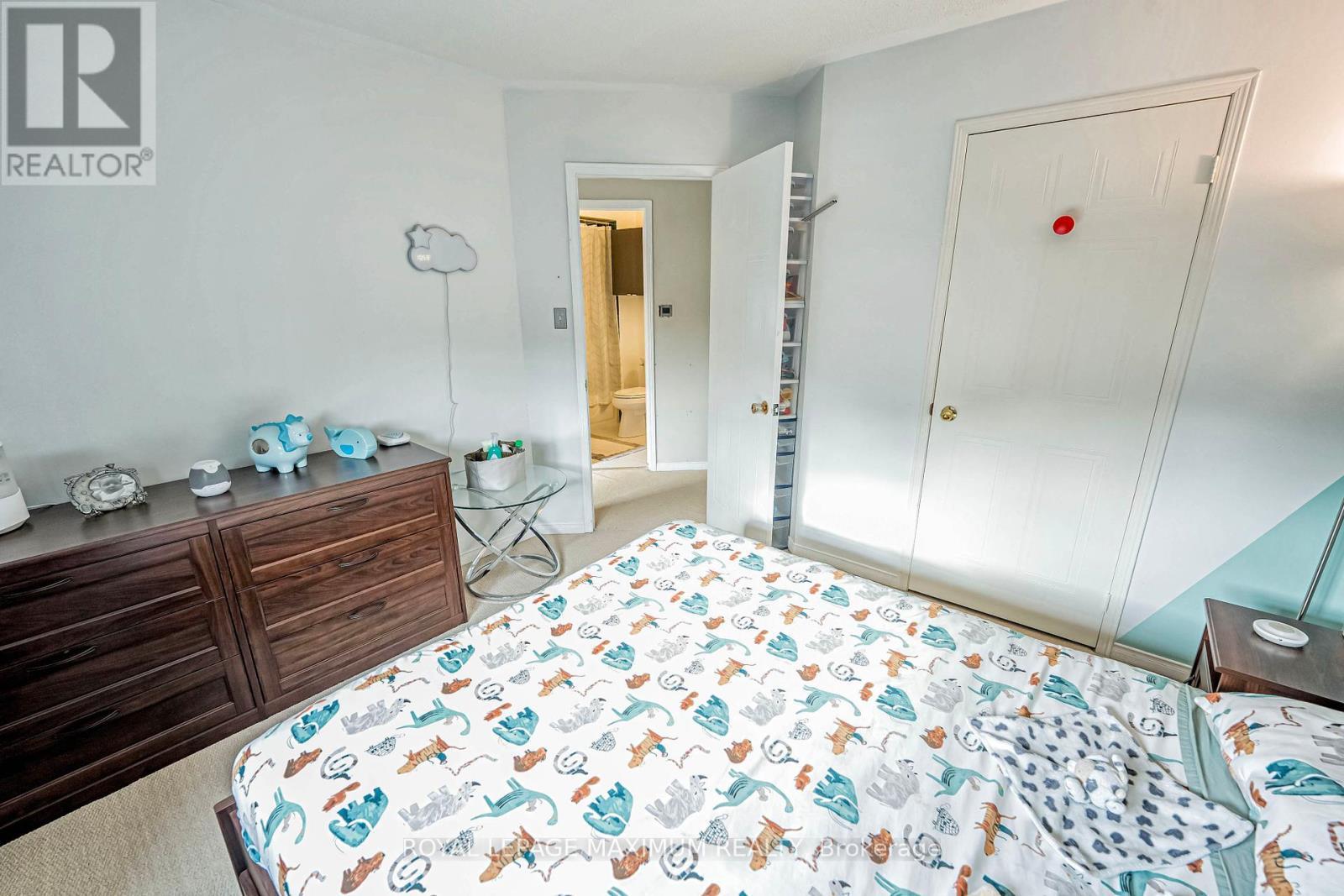 












21 PIONEER AVENUE

,
Toronto,




Ontario
M6M5H8

