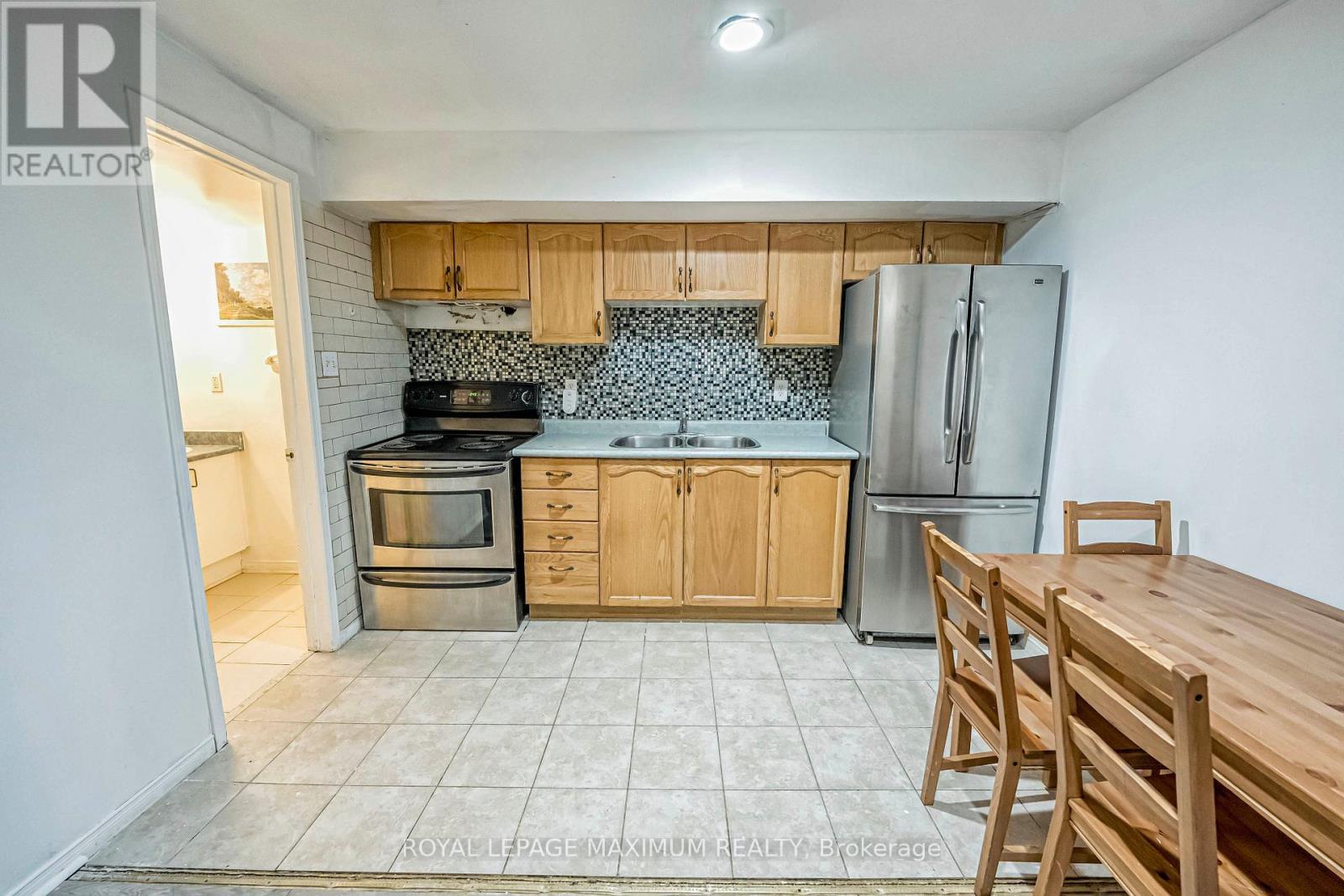 












21 PIONEER AVENUE

,
Toronto,




Ontario
M6M5H8

