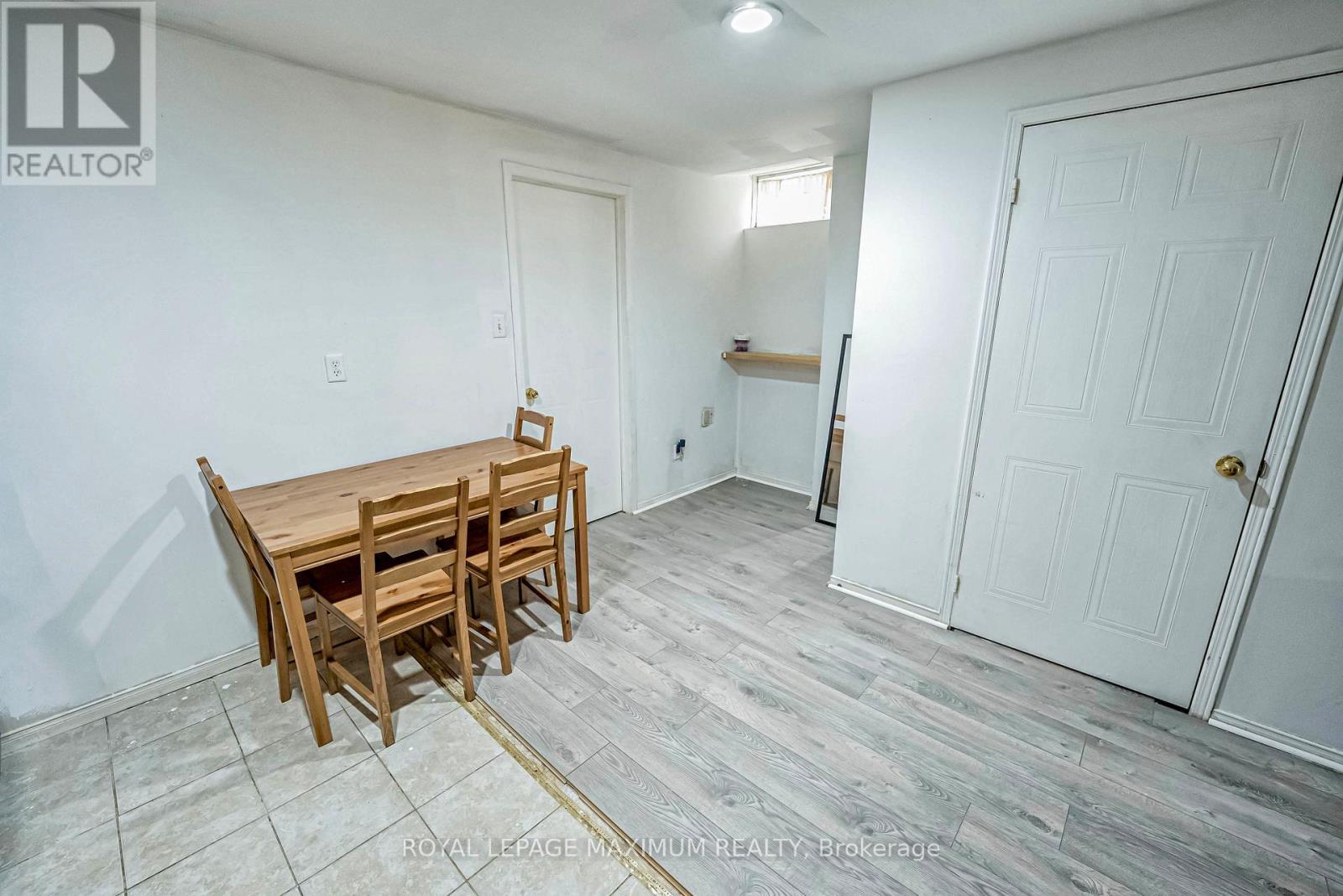 












21 PIONEER AVENUE

,
Toronto,




Ontario
M6M5H8

