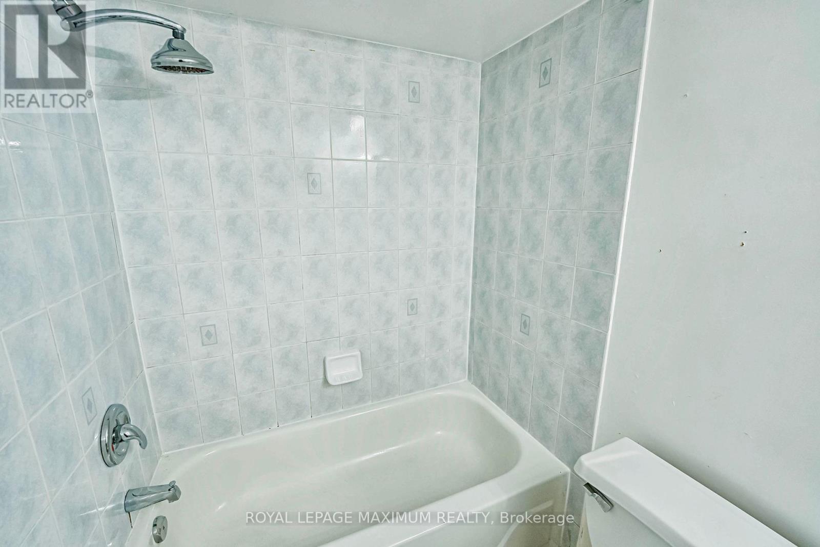 












21 PIONEER AVENUE

,
Toronto,




Ontario
M6M5H8

