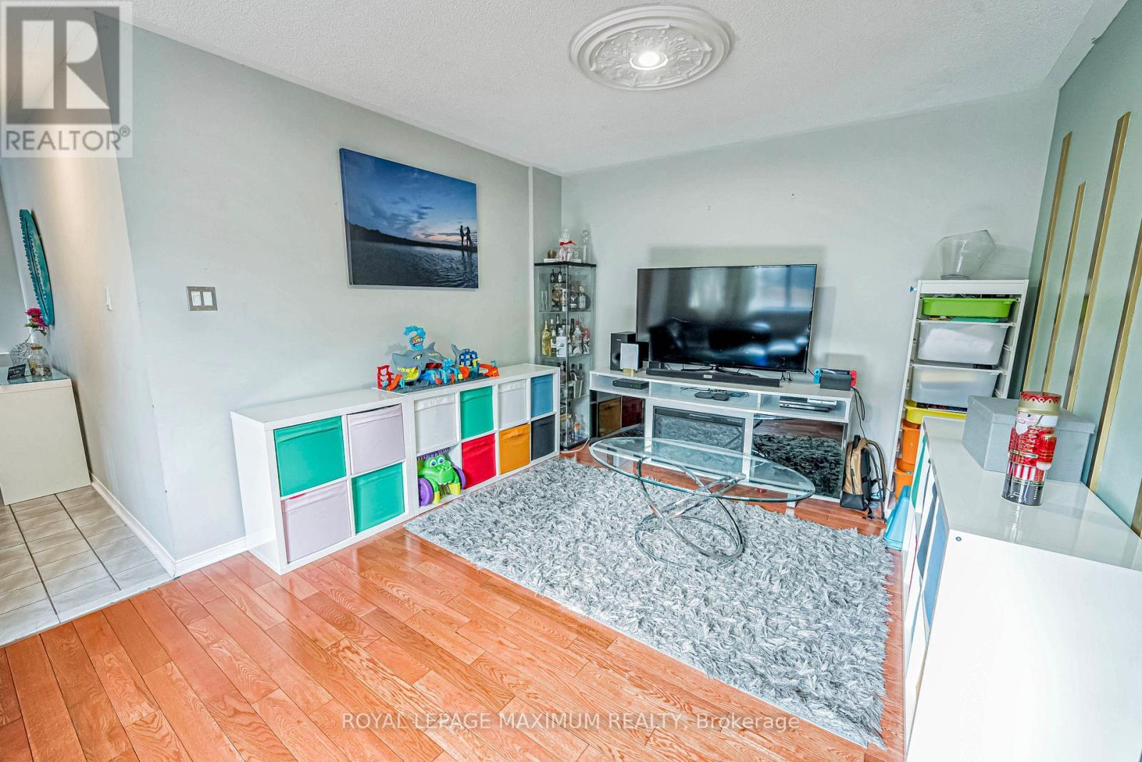 












21 PIONEER AVENUE

,
Toronto,




Ontario
M6M5H8

