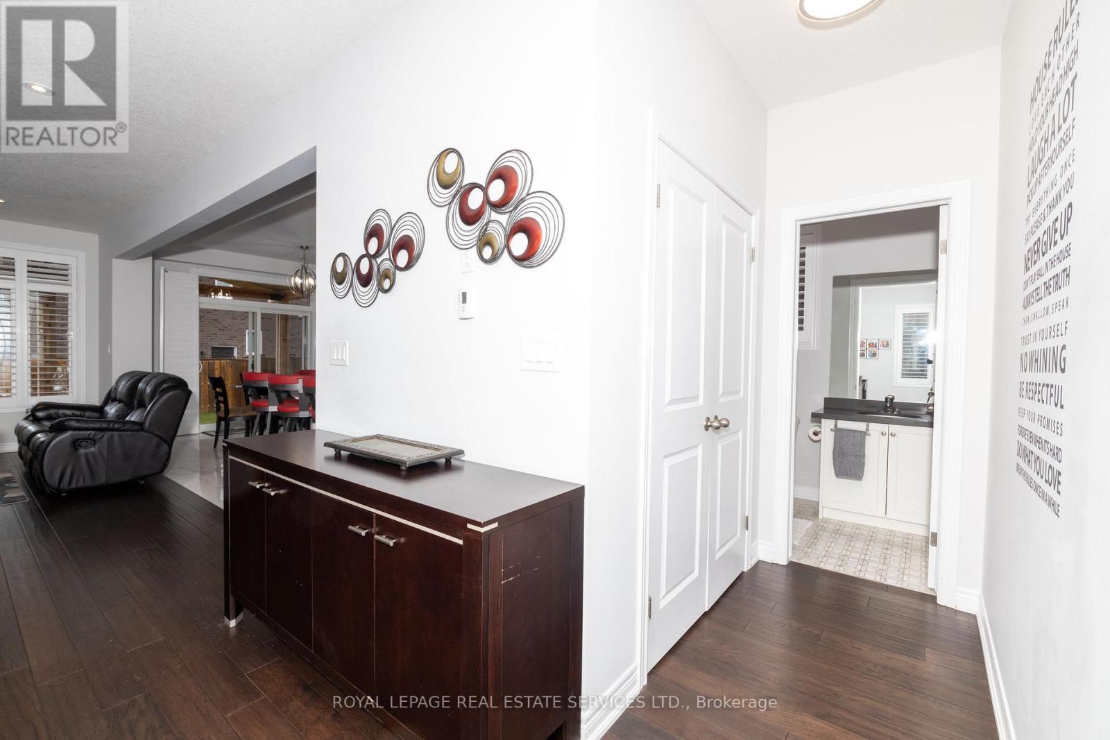 












17 NARBONNE CRESCENT

,
Hamilton,




Ontario
L8J0J7

