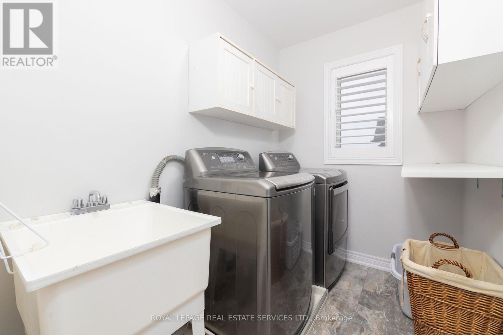 












17 NARBONNE CRESCENT

,
Hamilton,




Ontario
L8J0J7

