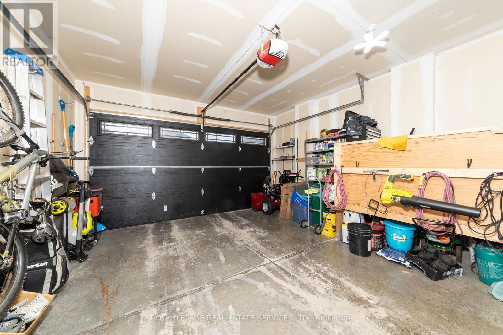 












17 NARBONNE CRESCENT

,
Hamilton,




Ontario
L8J0J7

