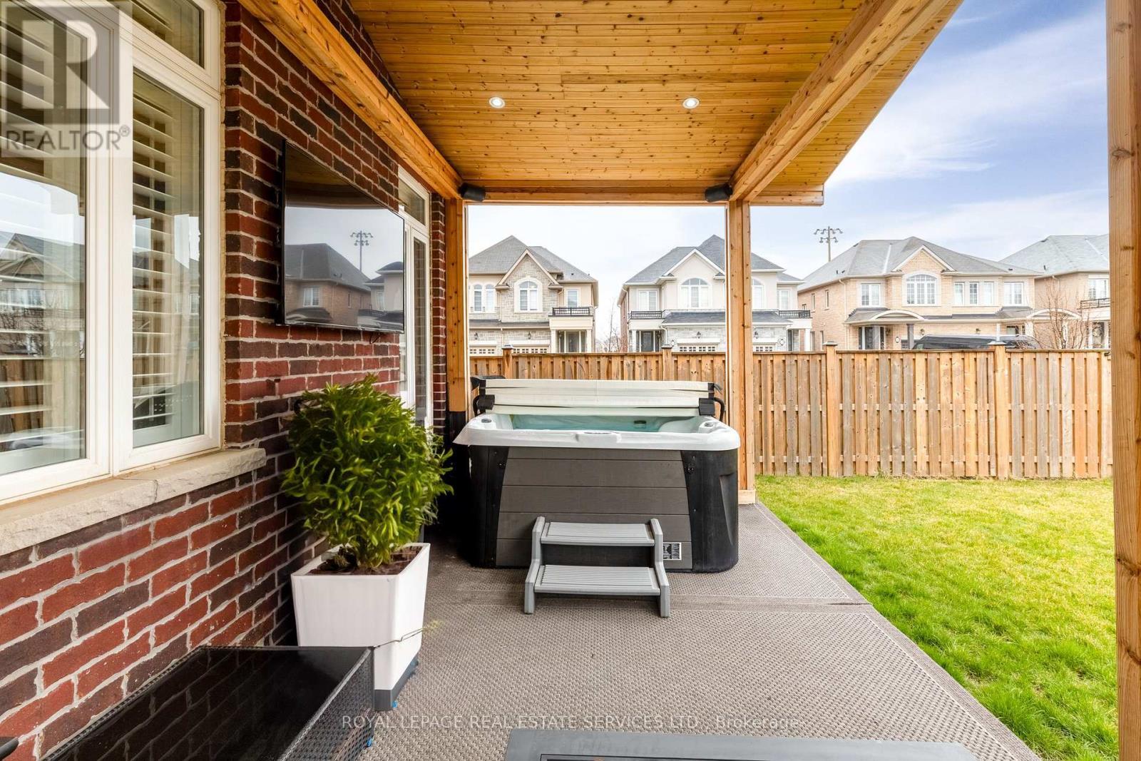 












17 NARBONNE CRESCENT

,
Hamilton,




Ontario
L8J0J7

