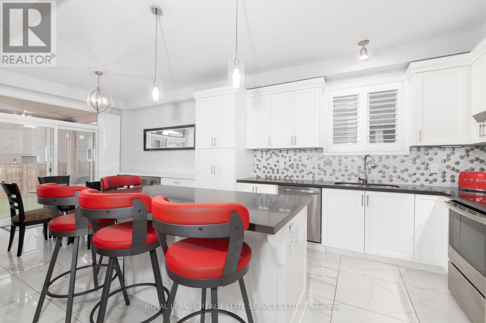 












17 NARBONNE CRESCENT

,
Hamilton,




Ontario
L8J0J7

