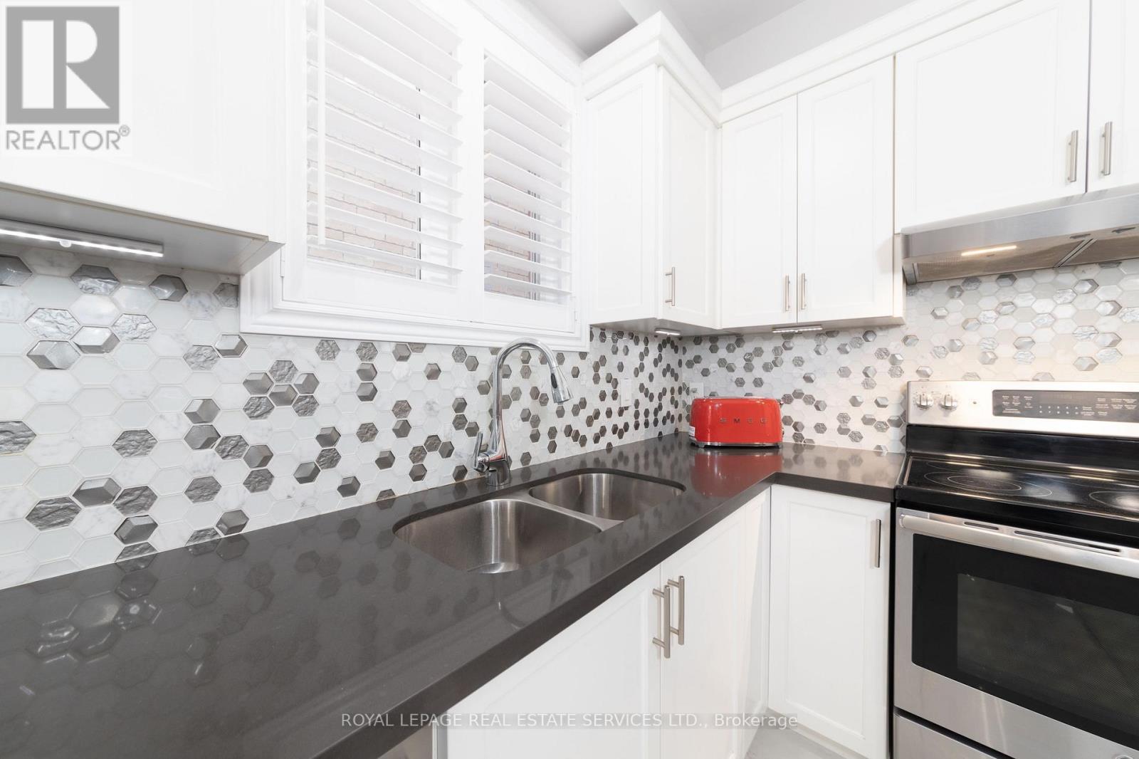 












17 NARBONNE CRESCENT

,
Hamilton,




Ontario
L8J0J7

