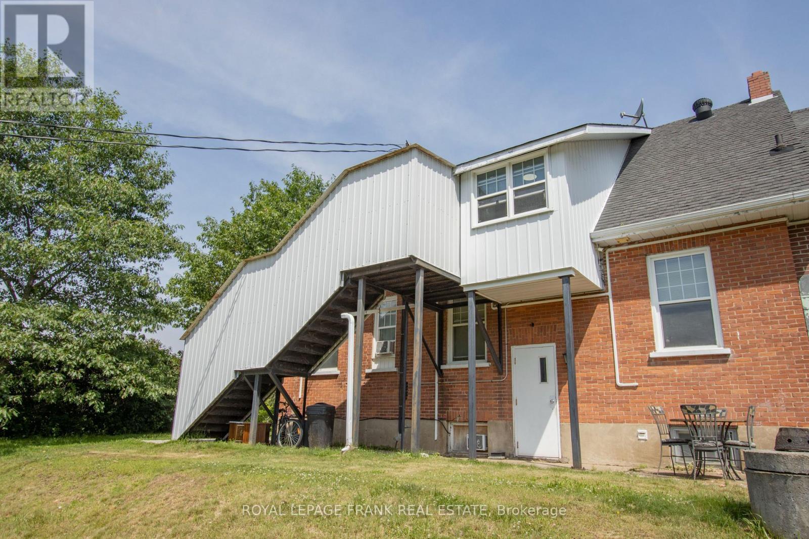 












33 FLINT AVENUE

,
Bancroft (Bancroft Ward),




Ontario
K0L1C0

