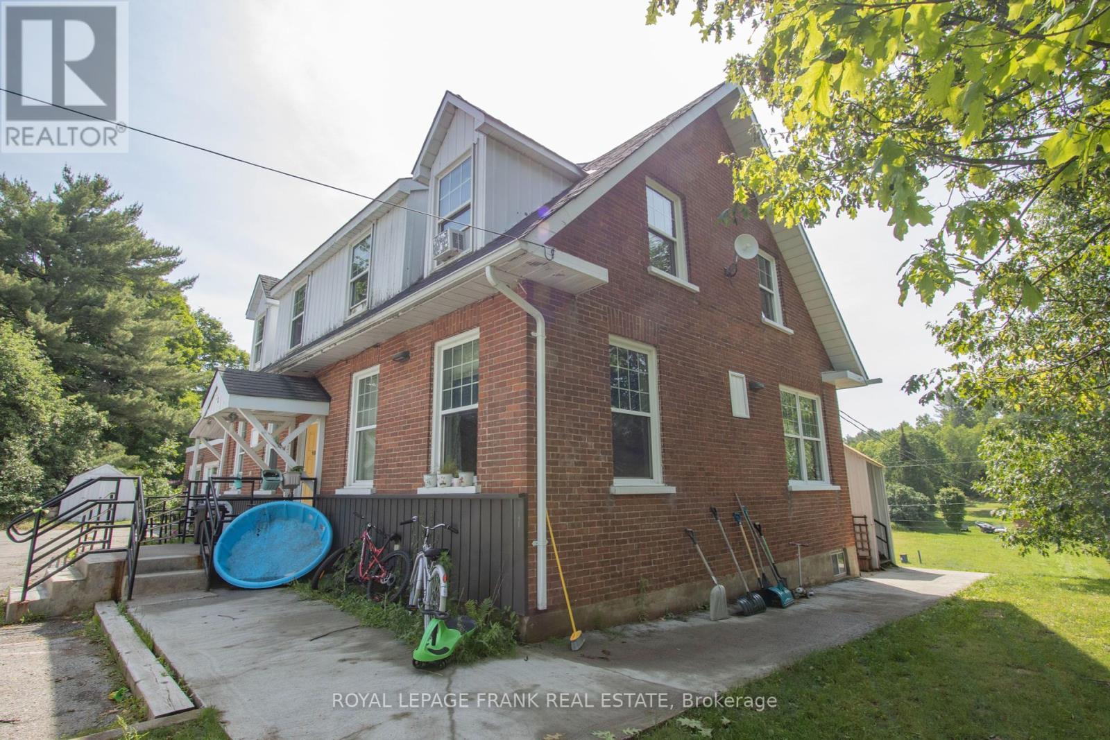 












33 FLINT AVENUE

,
Bancroft (Bancroft Ward),




Ontario
K0L1C0

