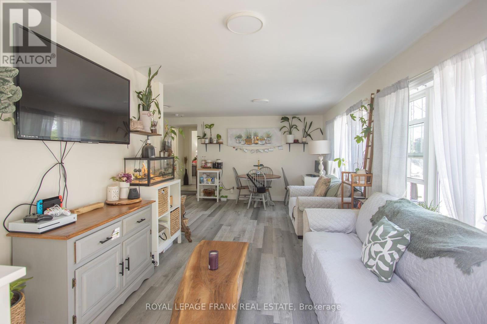 












33 FLINT AVENUE

,
Bancroft (Bancroft Ward),




Ontario
K0L1C0

