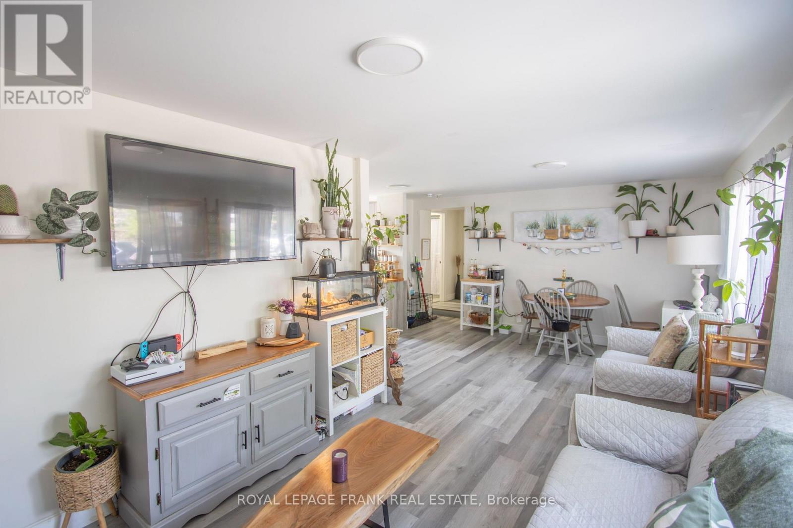 












33 FLINT AVENUE

,
Bancroft (Bancroft Ward),




Ontario
K0L1C0

