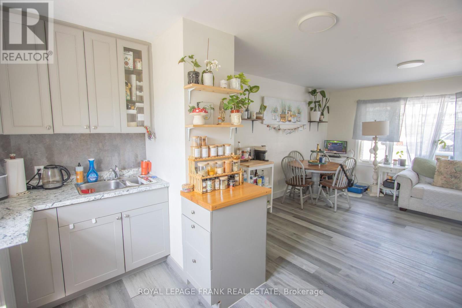 












33 FLINT AVENUE

,
Bancroft (Bancroft Ward),




Ontario
K0L1C0

