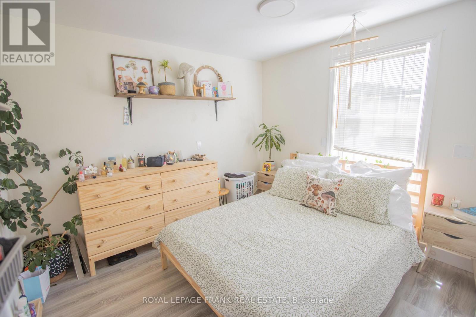 












33 FLINT AVENUE

,
Bancroft (Bancroft Ward),




Ontario
K0L1C0

