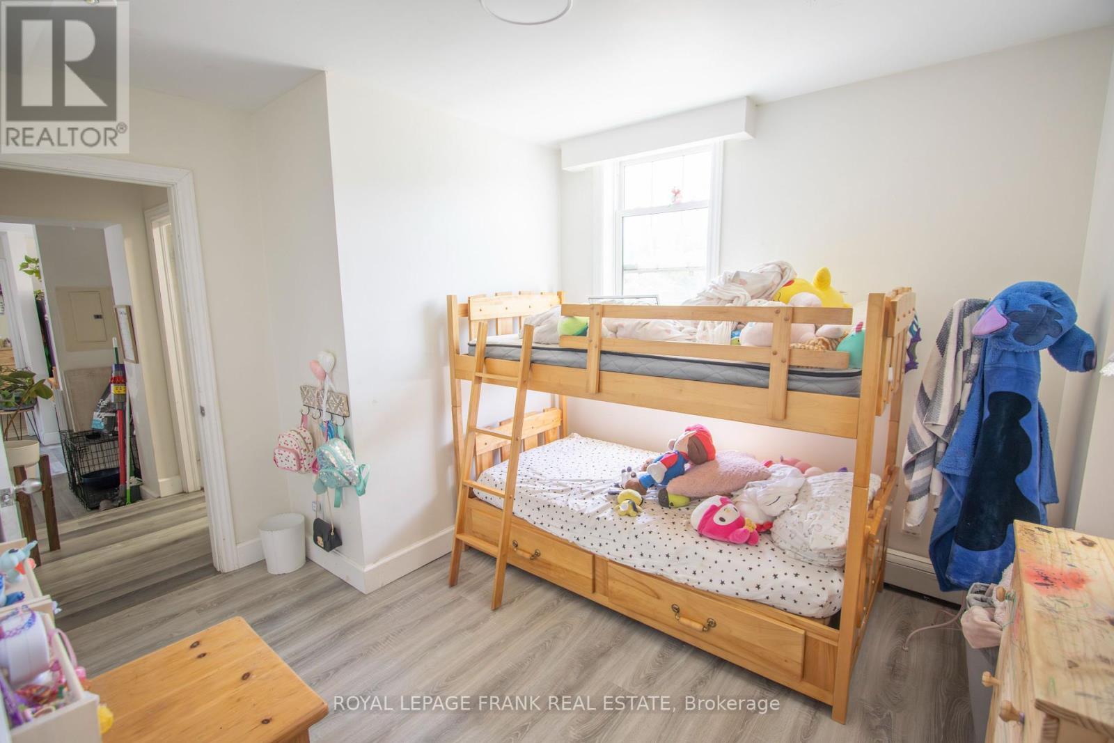 












33 FLINT AVENUE

,
Bancroft (Bancroft Ward),




Ontario
K0L1C0

