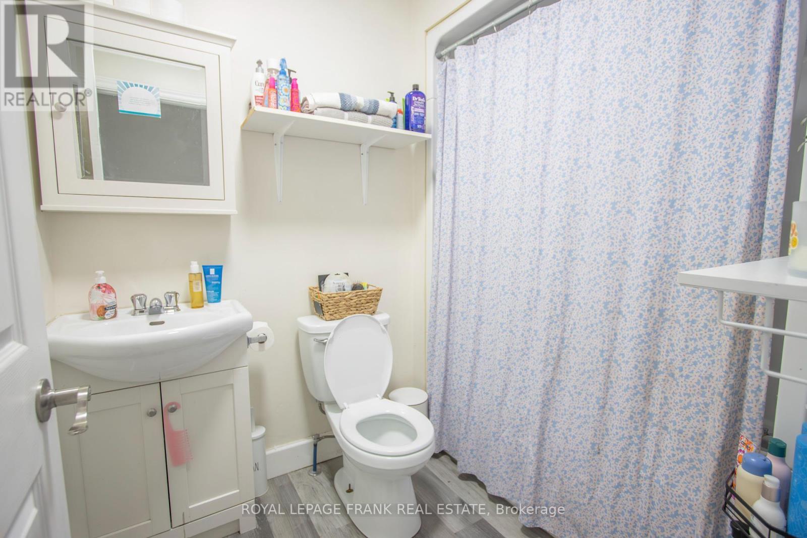












33 FLINT AVENUE

,
Bancroft (Bancroft Ward),




Ontario
K0L1C0

