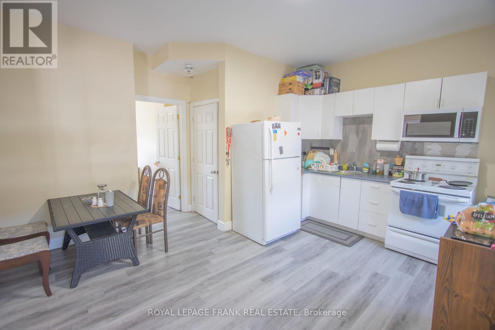 












33 FLINT AVENUE

,
Bancroft (Bancroft Ward),




Ontario
K0L1C0


