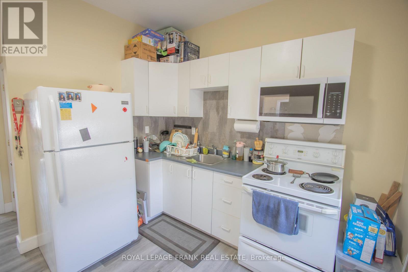 












33 FLINT AVENUE

,
Bancroft (Bancroft Ward),




Ontario
K0L1C0

