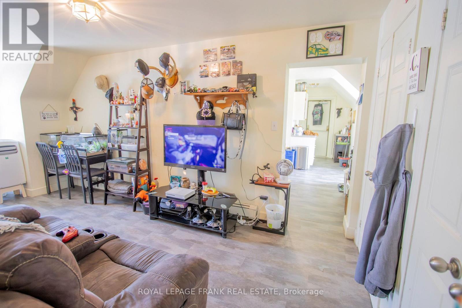












33 FLINT AVENUE

,
Bancroft (Bancroft Ward),




Ontario
K0L1C0

