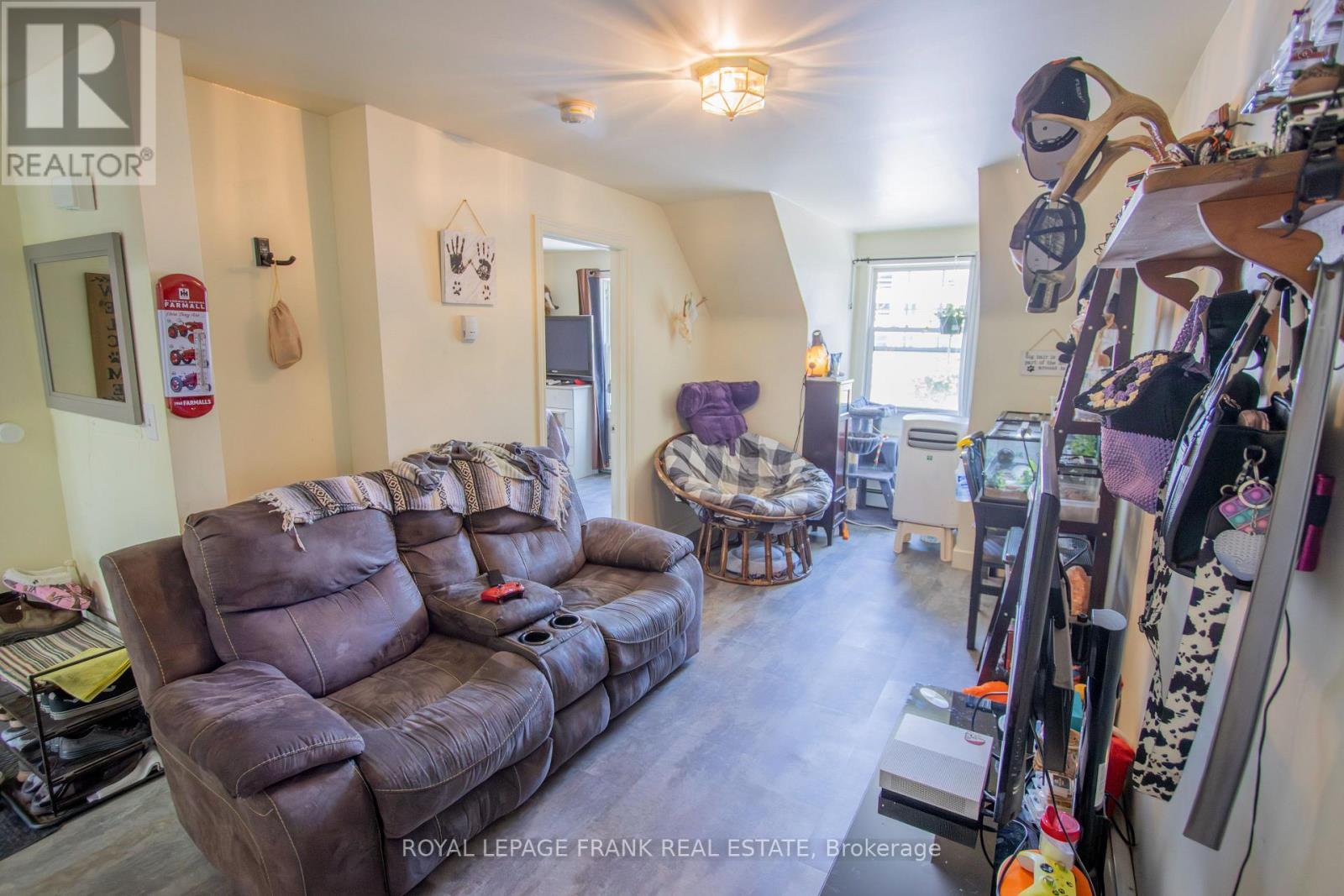 












33 FLINT AVENUE

,
Bancroft (Bancroft Ward),




Ontario
K0L1C0

