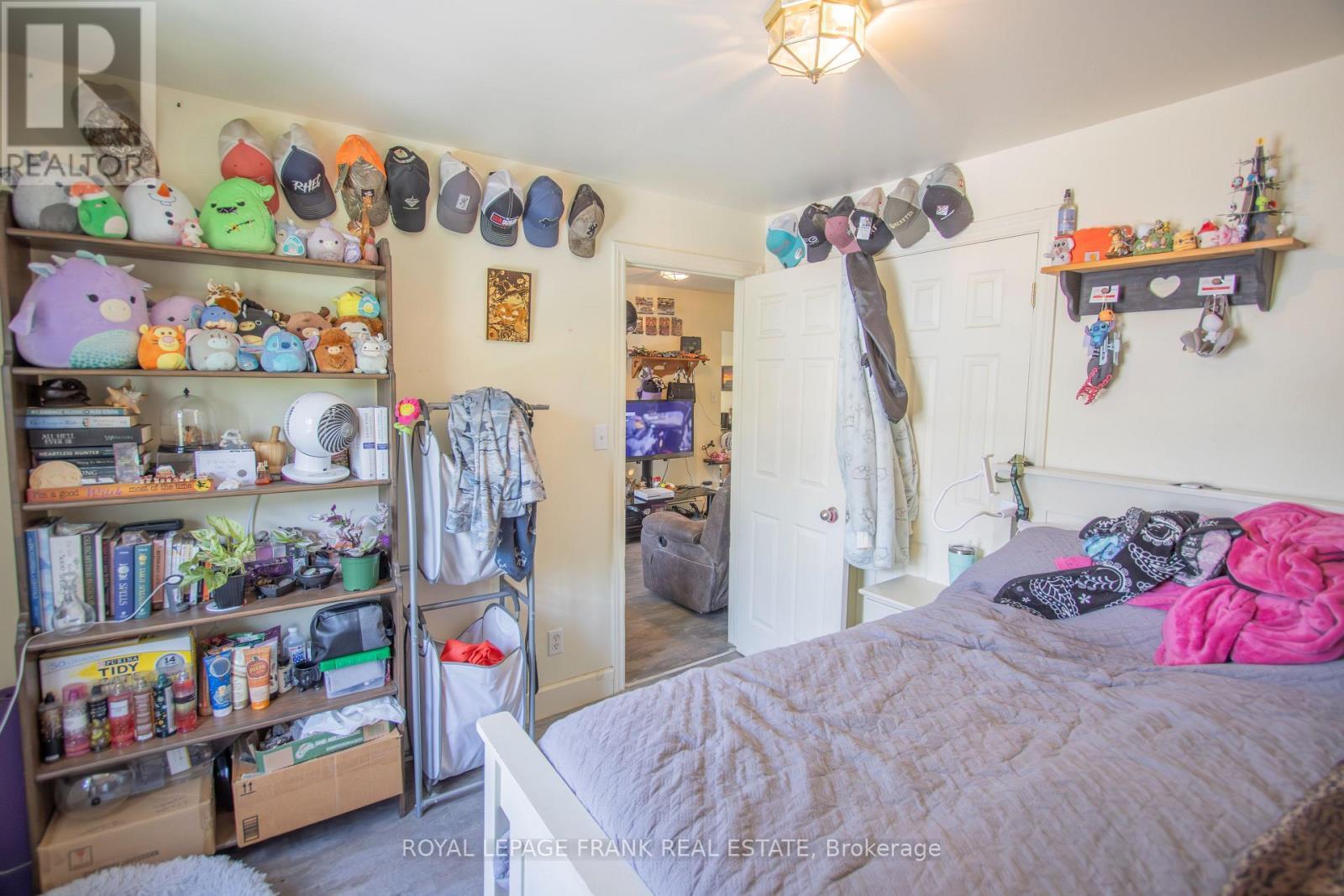 












33 FLINT AVENUE

,
Bancroft (Bancroft Ward),




Ontario
K0L1C0

