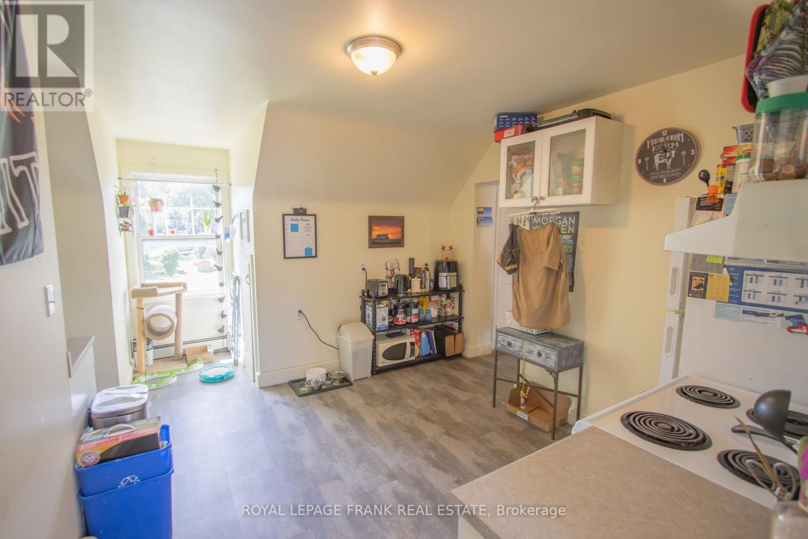 












33 FLINT AVENUE

,
Bancroft (Bancroft Ward),




Ontario
K0L1C0

