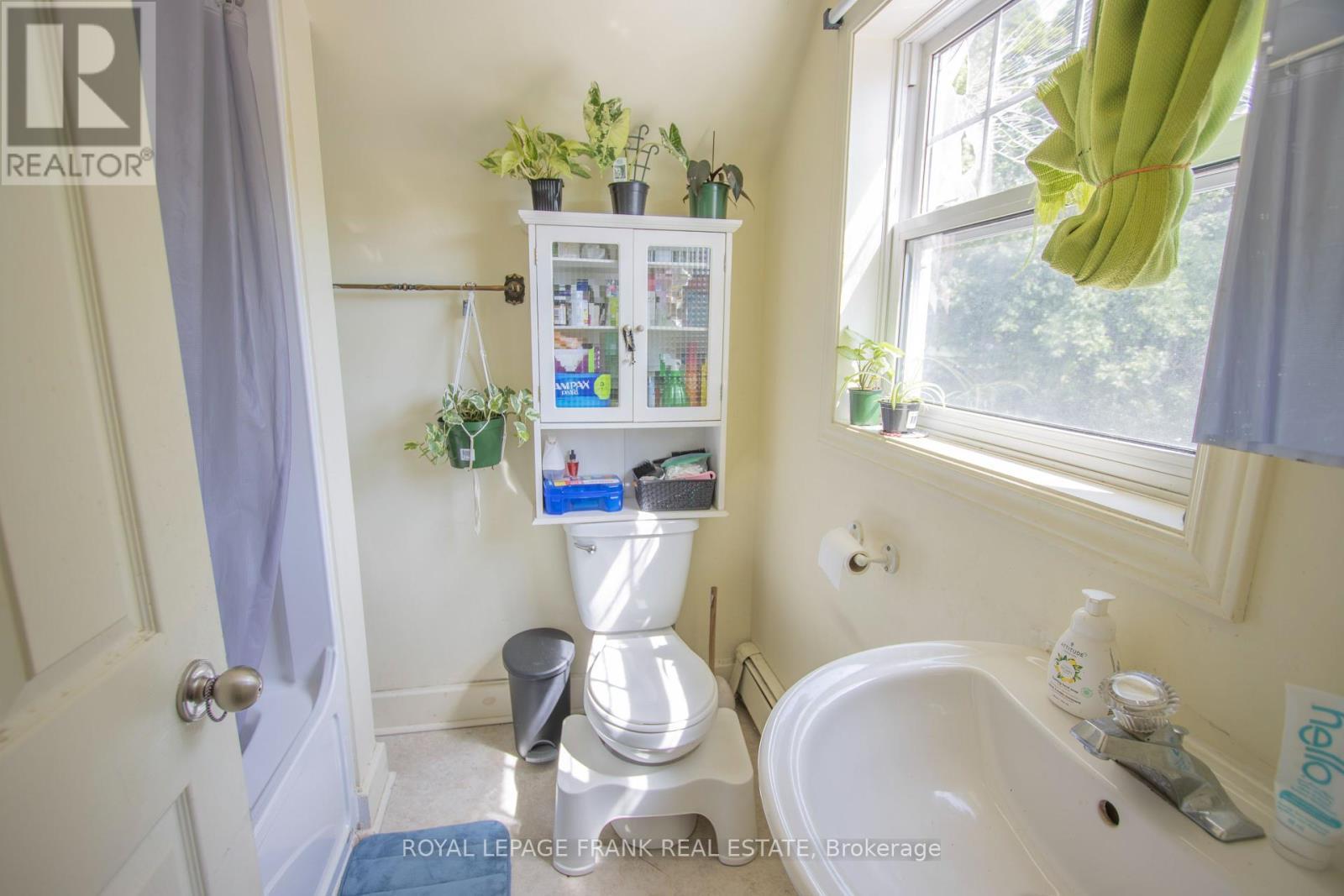












33 FLINT AVENUE

,
Bancroft (Bancroft Ward),




Ontario
K0L1C0

