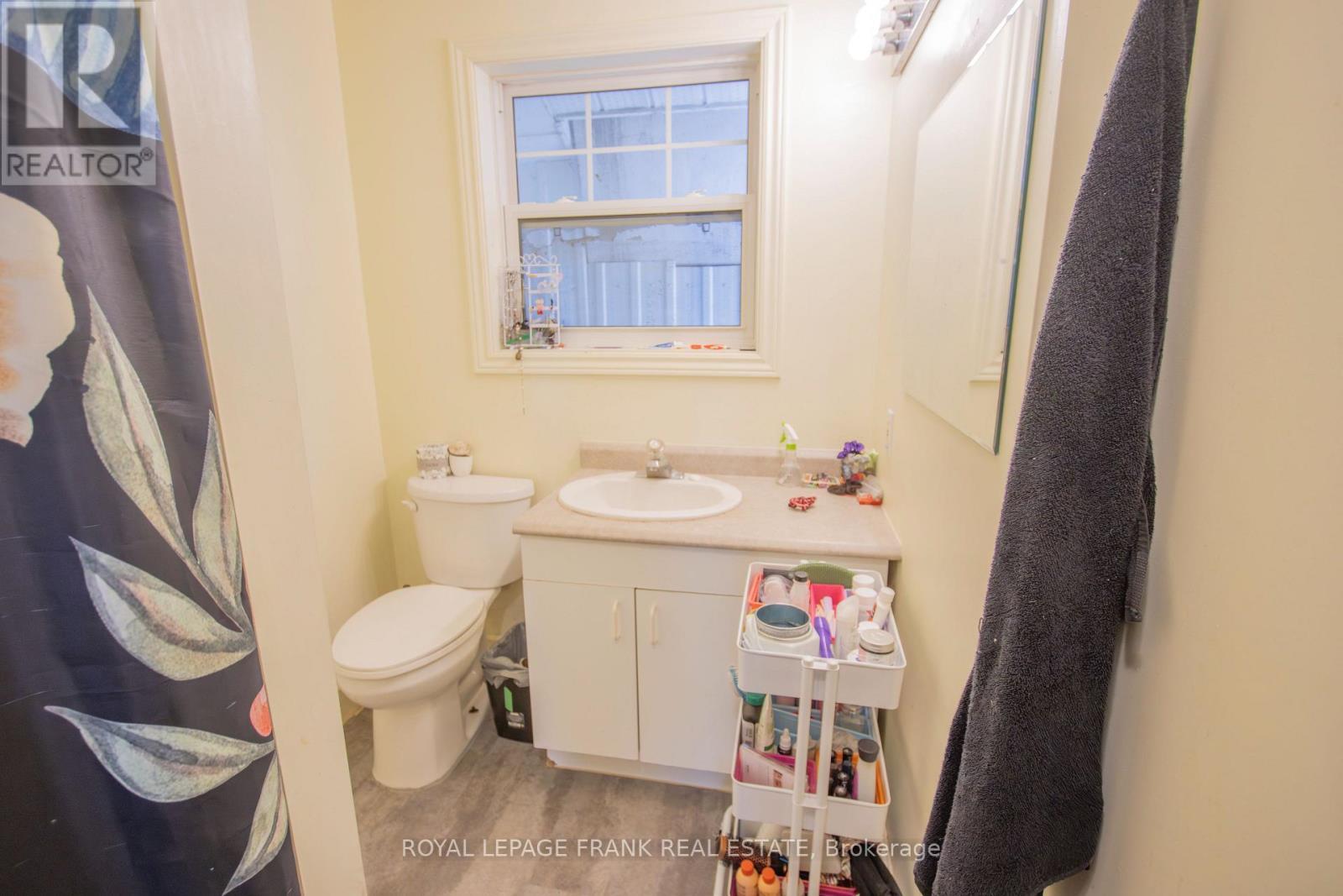 












33 FLINT AVENUE

,
Bancroft (Bancroft Ward),




Ontario
K0L1C0

