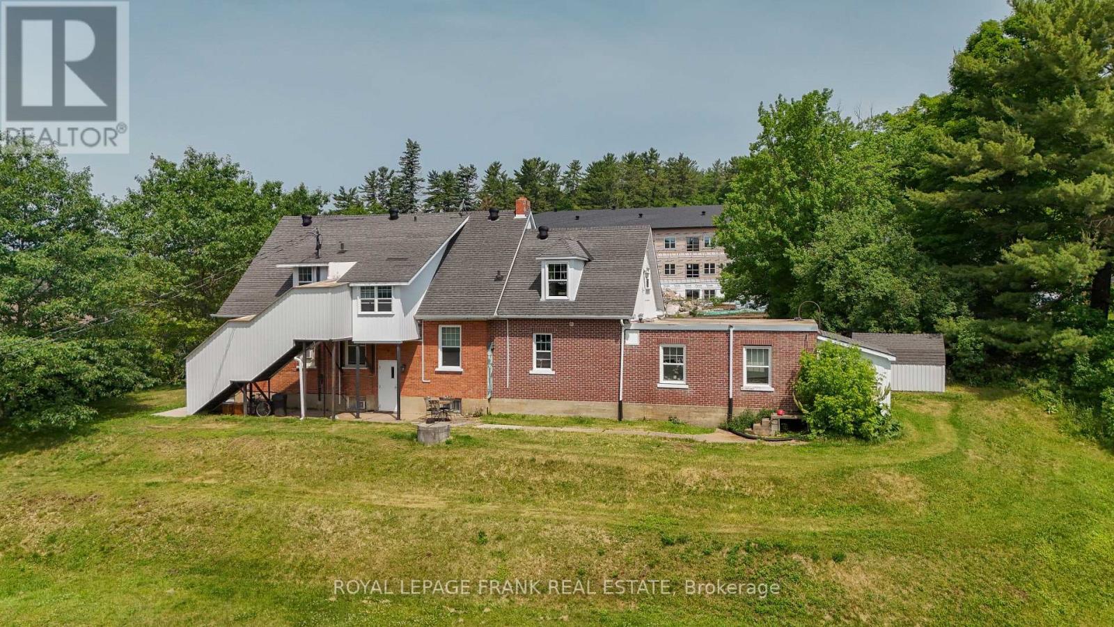 












33 FLINT AVENUE

,
Bancroft (Bancroft Ward),




Ontario
K0L1C0

