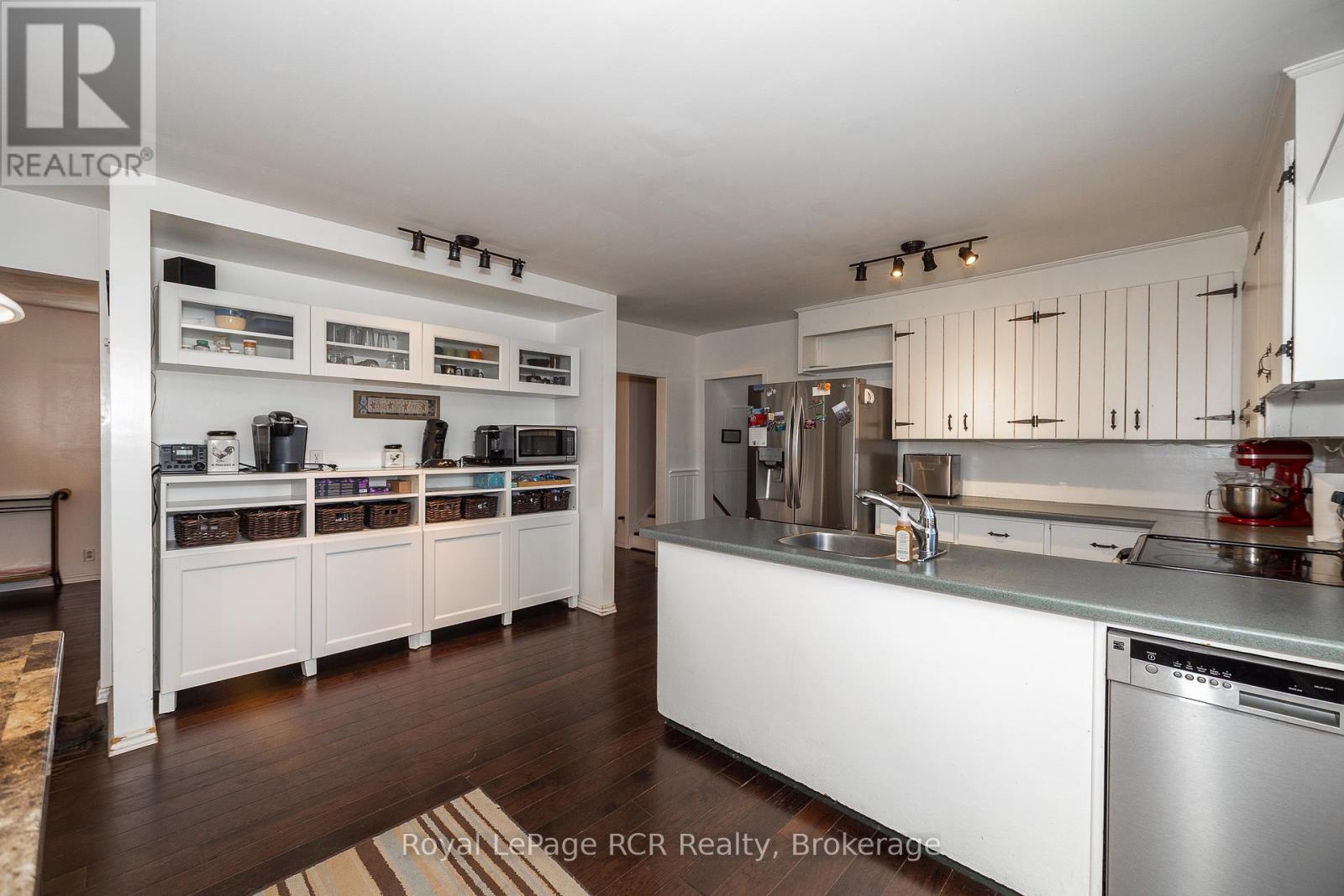 












177569 GREY RD 18 ROAD

,
Georgian Bluffs,




Ontario
N4K5N5

