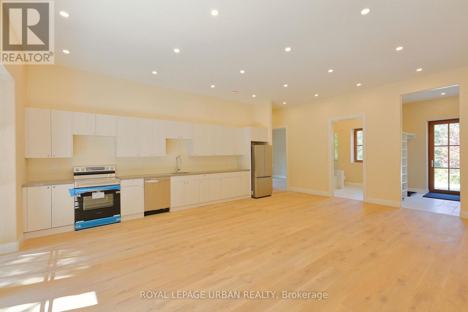 












800 RYE ROAD

,
South River,




Ontario
P0A1Z0

