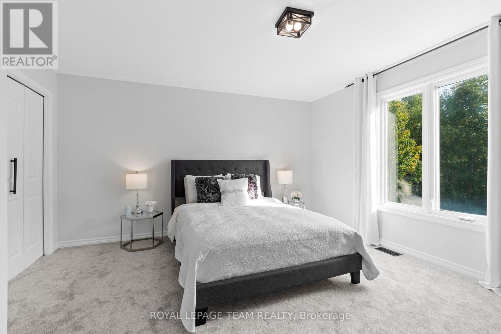 












112 LADY LOCHEAD LANE

,
Ottawa,




Ontario
K0A1L0


