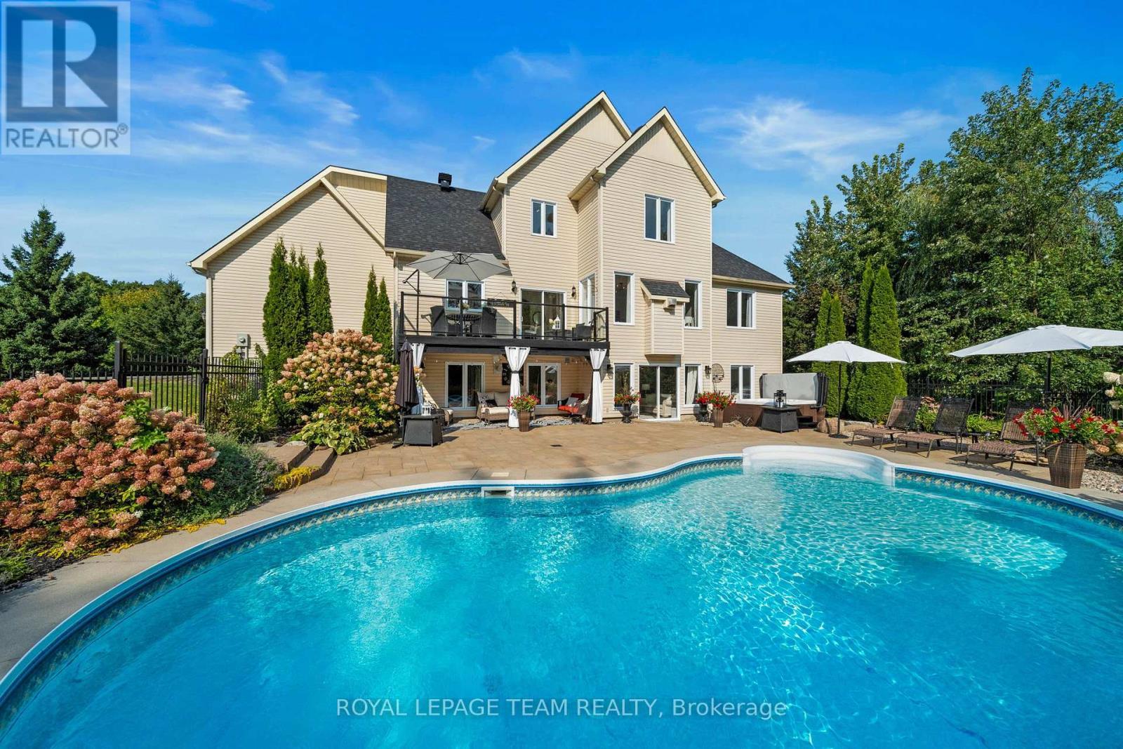 












112 LADY LOCHEAD LANE

,
Ottawa,




Ontario
K0A1L0

