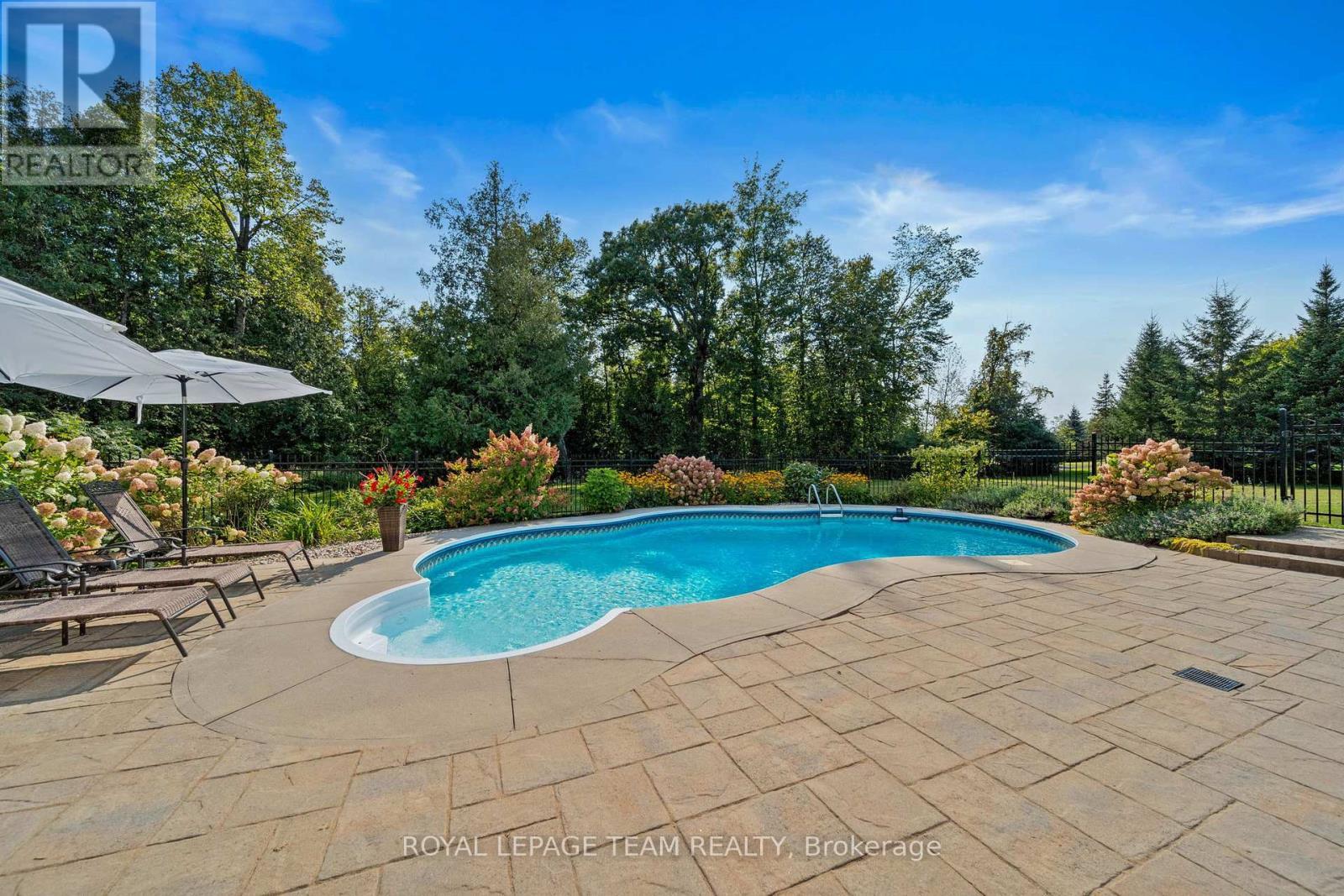 












112 LADY LOCHEAD LANE

,
Ottawa,




Ontario
K0A1L0

