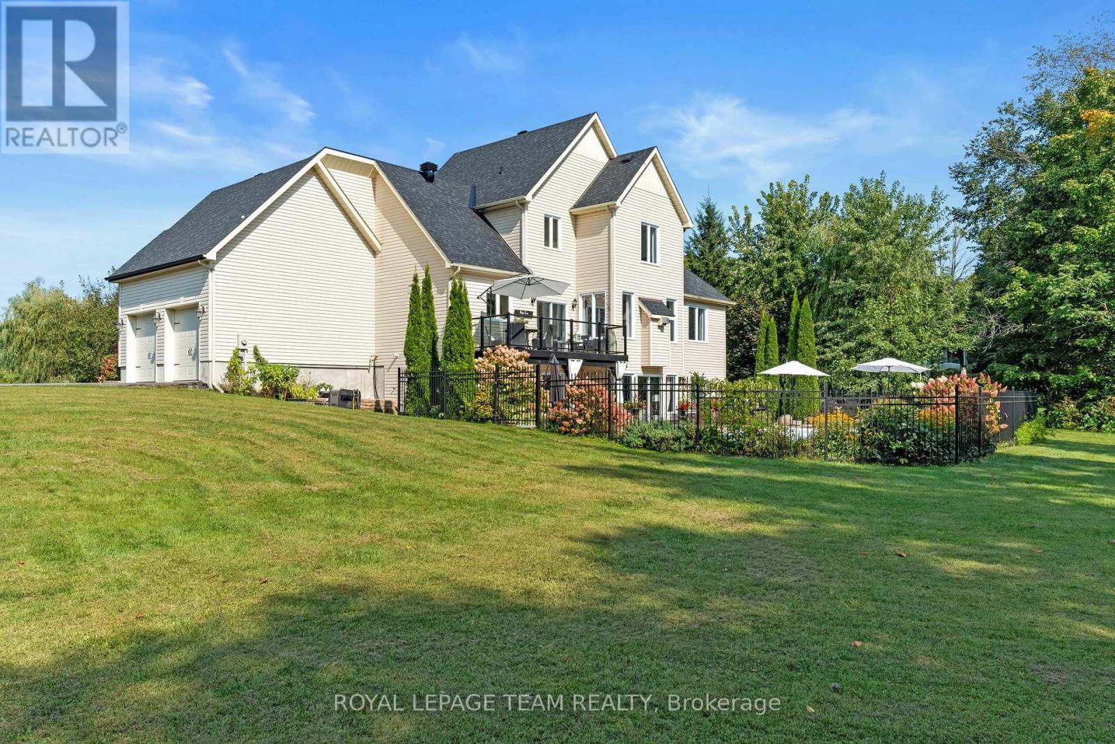 












112 LADY LOCHEAD LANE

,
Ottawa,




Ontario
K0A1L0

